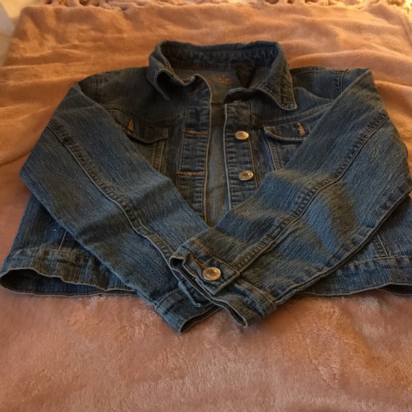 Jean jacket with butterfly detail - Picture 2 of 4